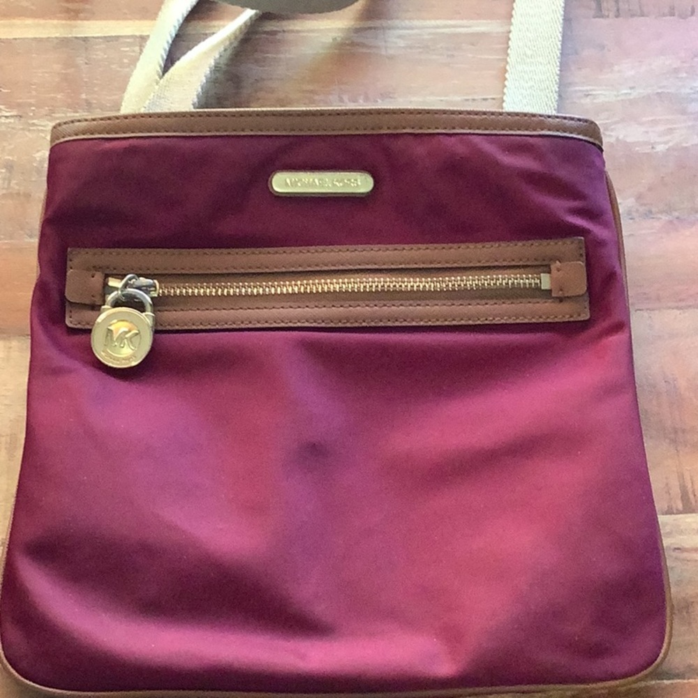 Elegant Burgundy Crossbody Bag - Picture 14 of 14